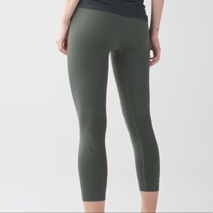*NWOT* LULULEMON ZONE IN CROP *GRAY*!
